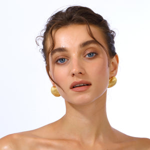 seashell gold earrings